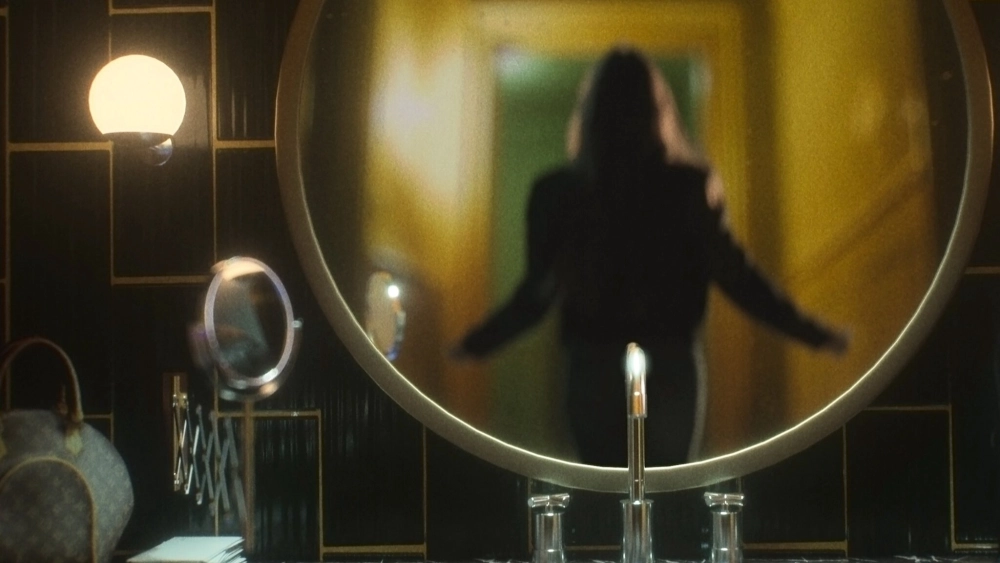 ảnh poster phim Angi: Cuộc sống giả, tội ác thật