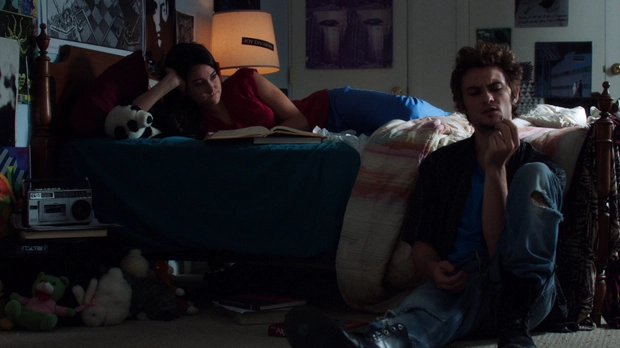 ảnh poster phim Chim Trắng Giữa Bão Tuyết (White Bird in a Blizzard)