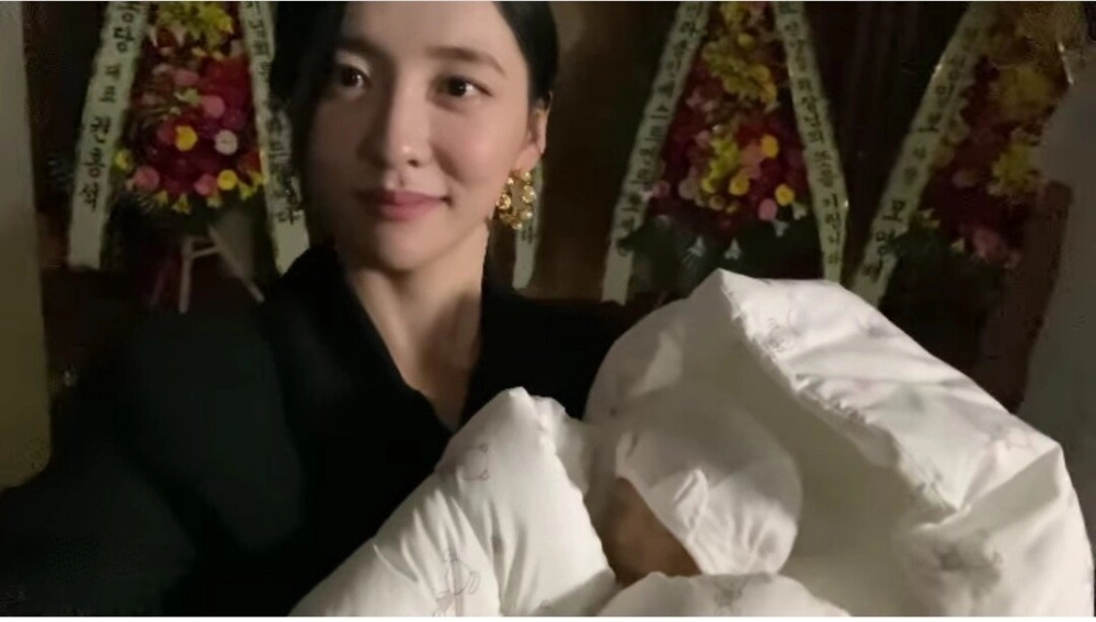 ảnh poster phim Cho Tôi Mượn Bạn Trai Của Bạn (형수님 아랫도리 좀 빌려쓸게)