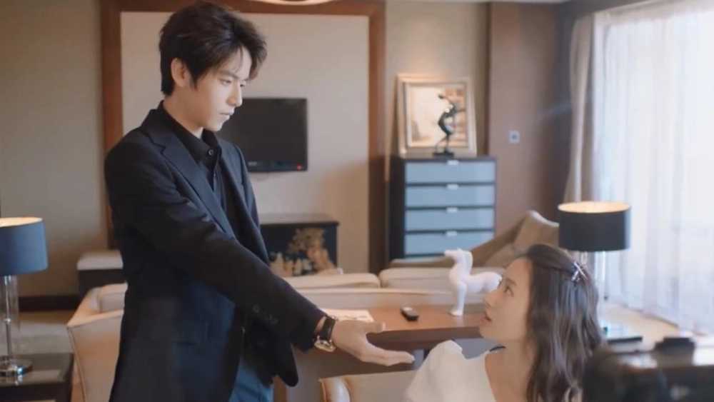 ảnh poster phim Còn Lâu Mới Thèm Yêu Đương (Please Fall In Love)