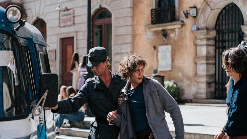 ảnh poster phim Leave No Traces