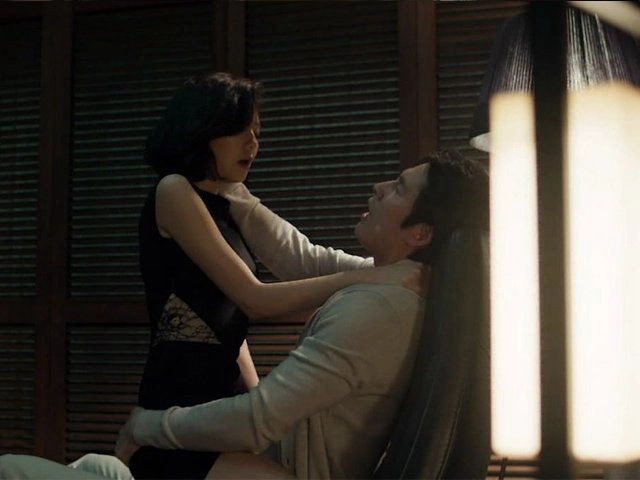 ảnh poster phim Ngoại Tình Với Cô Vợ Xinh Đẹp Của Sếp (사장 사모님의 뿜어대는 야근수당)