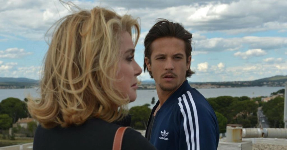 ảnh poster phim Những Điều Chia Cách Chúng Ta (All That Divides Us)