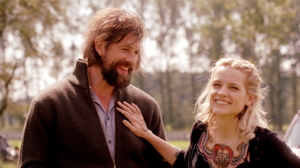 ảnh poster phim Vòng Tròn Gãy Nát (The Broken Circle Breakdown)