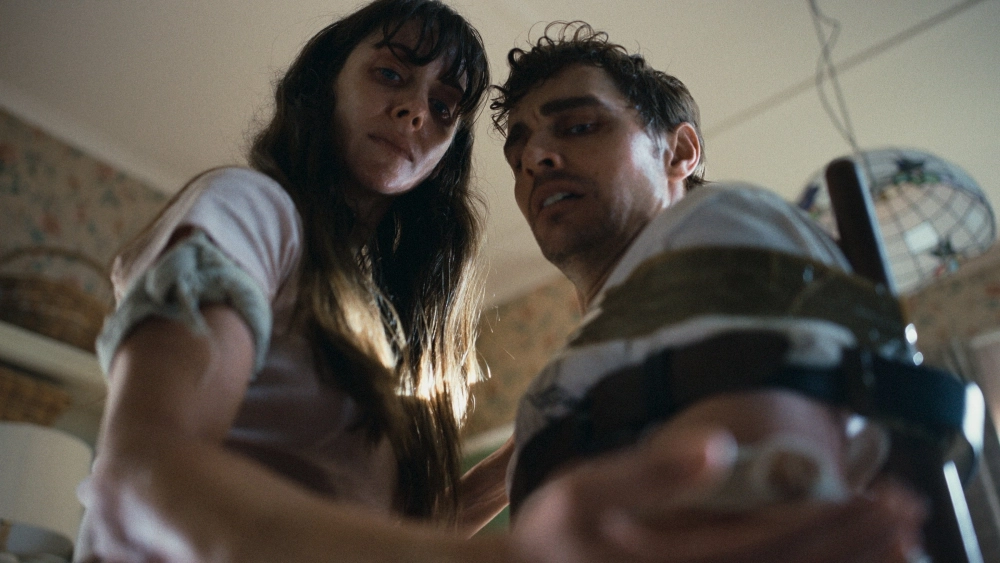 ảnh poster phim Dính Lẹo