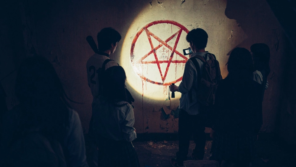 ảnh poster phim Bẫy Hồi Sinh