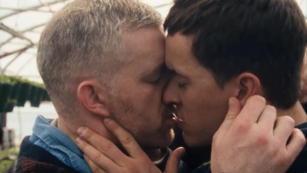 ảnh poster phim Dưới Lớp Vỏ Bọc