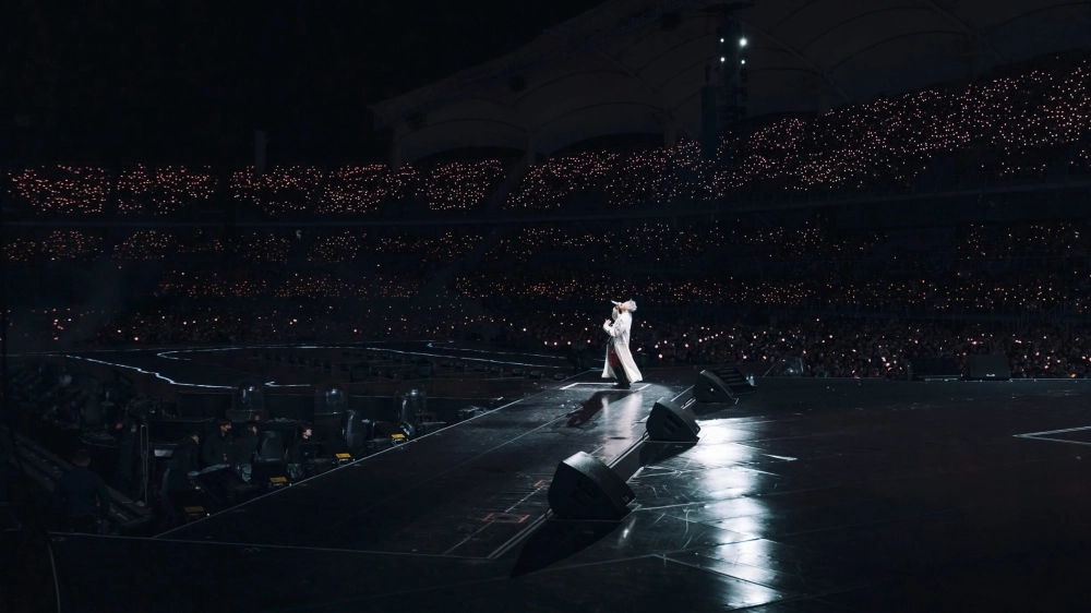 ảnh poster phim G-Dragon trong rạp chiếu phim [Übermancy]