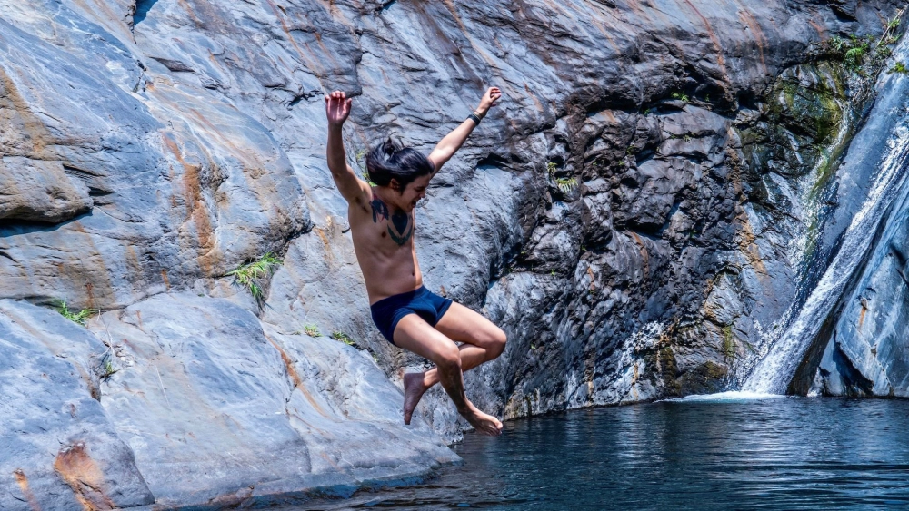 ảnh poster phim Bão đang đến gần